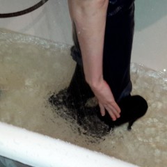 wetlookgirlsvideo.com: Angela in wet jeans, shoes and Nylon stockings, Part 2