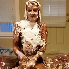MessyMissMarie: Marie really loves pie!
