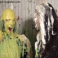 Anglefan.com: Kellie gets messy with her new friend.