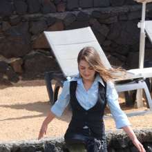 leonmoomin: Georgina In The Lido Wearing Jeans