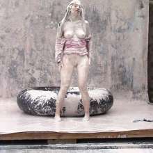 FOXY: Video Rosy covered white clay