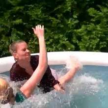 : Leony Vs Kate: Wetlook Catfight
