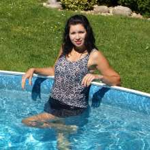 Perfectwetlook: Lucie in Outdoor Pool