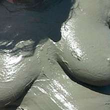 FOXY: Gorgeous Cindy in mud