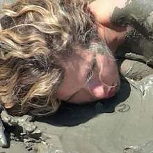 FOXY: Gorgeous Cindy in mud