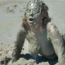 FOXY: Gorgeous Cindy in mud