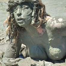 FOXY: Gorgeous Cindy in mud