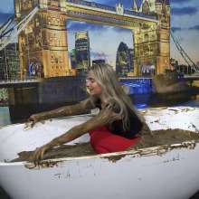 MostWam: Bobi Casual Clothed Mud Bath