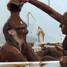 MostWam: Charlotte And Chloe Testing The Chocolate Bath