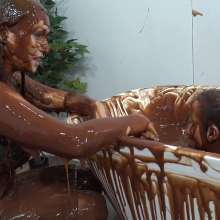 MostWam: Charlotte And Chloe Testing The Chocolate Bath