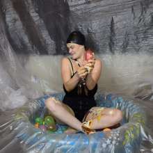 MessyCleo: Cleo plays 'guess what's in the balloon'  again