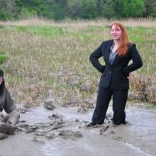 DungeonMasterOne: Businesswomen Daphne and Daisy go wild in the Severn mud!
