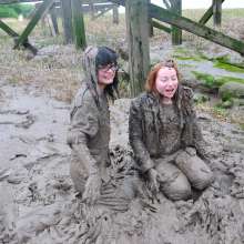 DungeonMasterOne: Businesswomen Daphne and Daisy go wild in the Severn mud!