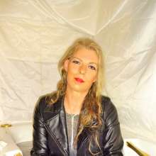 stefftgirl1: leather bath time