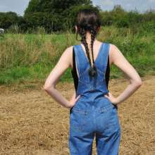 DungeonMasterOne: Friday and Chastity throw each other into the mud!
