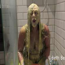TheGungeZone: Beth's Bikini Gunging