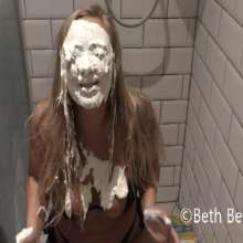TheGungeZone: Beth's Bikini Gunging