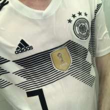 vro: Germany Kit Shower