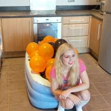 Pass the Parcel: Pink Then Muddy