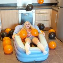 Pass the Parcel: Pink Then Muddy