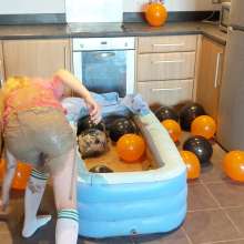 Pass the Parcel: Pink Then Muddy
