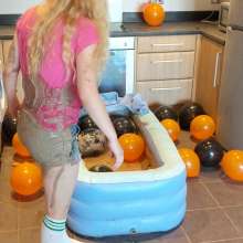 Pass the Parcel: Pink Then Muddy