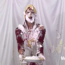 Messygirl: New Messygirl Download: A Night of 100 Pies