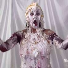 Messygirl: New Messygirl Download: A Night of 100 Pies