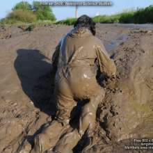 DungeonMasterOne: Mud glorious mud!  Evelyne the cook takes a mudbath in a hazmat boilersuit!