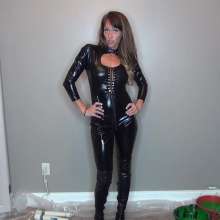 Jayce: Catsuit Filling, Two Hitachis at once, huge climax, Cutting off pvc!