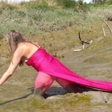 FOXY: Pink fishnet in mud with Vika