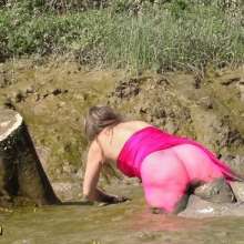 FOXY: Pink fishnet in mud with Vika