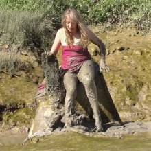 FOXY: Pink fishnet in mud with Vika