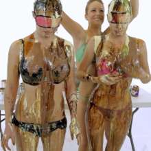 GirlsGetGunged: Flash Sale