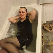 MilfDita: First-Ever clothed bath!