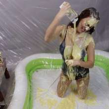 GirlsGetGunged: Flash Sale