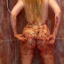 Big_Tits_Gunge: Lauren's Cake Messy Sitting... Ass Out and Thong Dropping