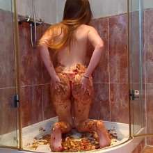 Big_Tits_Gunge: Lauren's Cake Messy Sitting... Ass Out and Thong Dropping