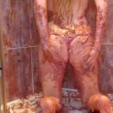 Big_Tits_Gunge: Lauren's Cake Messy Sitting... Ass Out and Thong Dropping