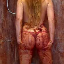 Big_Tits_Gunge: Lauren's Cake Messy Sitting... Ass Out and Thong Dropping