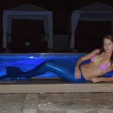 FunFilled Photography: Christina puts on a mermaid tail and swims in the pool!