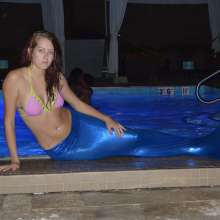 FunFilled Photography: Christina puts on a mermaid tail and swims in the pool!