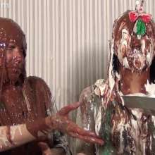 Anglefan: Ava's mistletoe headband accidentally gets her friend slimed!