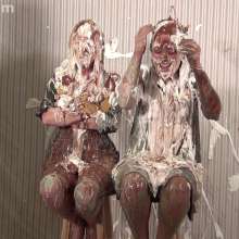 Anglefan: Ava's mistletoe headband accidentally gets her friend slimed!
