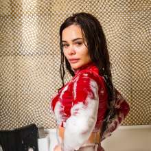 wet.look.me: Hot Girl in Leather and Group Girls | Wetlook.biz