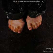 DungeonMasterOne: Saturaton Hall: Lady Jennifer's barefoot syrupy dungarees!