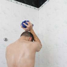 Wet Live Team: Danio Bathed in His Soccer Suit with Shampoo on His Head