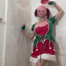 AshleeGraham: Elf Showers: Elf Training 10