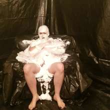 Messaroundman: Foam Throne
