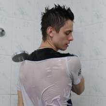 Wet Live Team: He Completely Soaked His Sports Outfit Playing with Foam